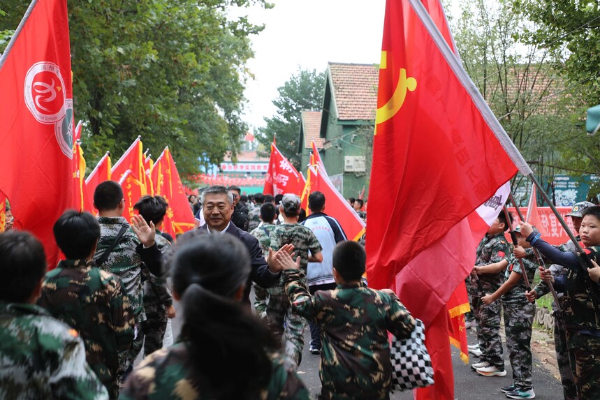 1760694015787354.jpg 山东滨州实验学校南校区举行长征胜利主题拉练活动4 (1).jpg