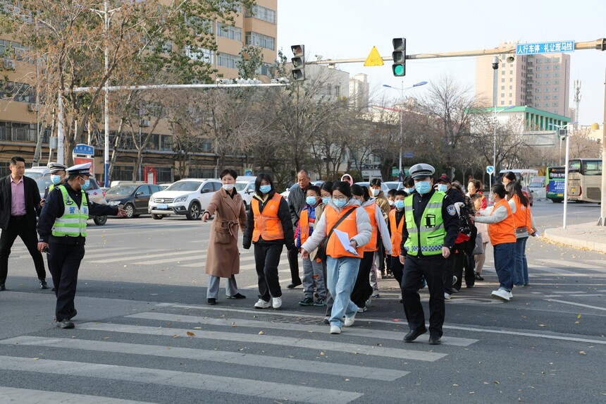 1764165080965625.jpg 睛彩童年 同心相伴——山东阳信组织开展困境儿童研学活动1_副本.jpg