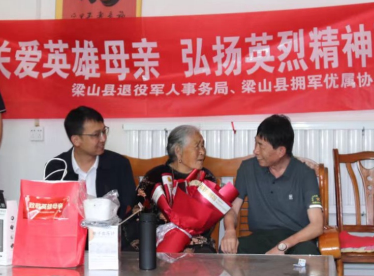 1765377138525484.jpg 戎心不改护老兵 实干担当践初心——记梁山县退役军人事务局副局长宋进格3.jpg