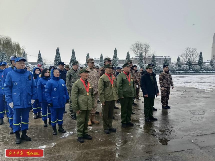 1765632899380720.jpg 山东梁山举行2025南京大屠杀死难者国家公祭日悼念和重温军人誓词活动1_副本_副本.jpg