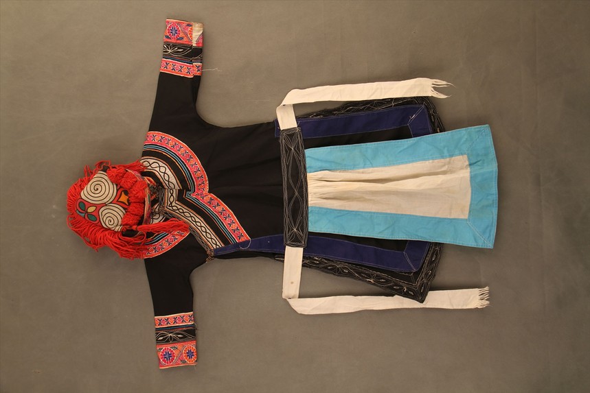 现代彝族素面女童围腰