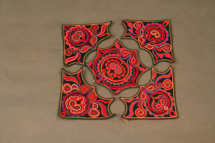 现代苗族贴绣几何纹上衣部件