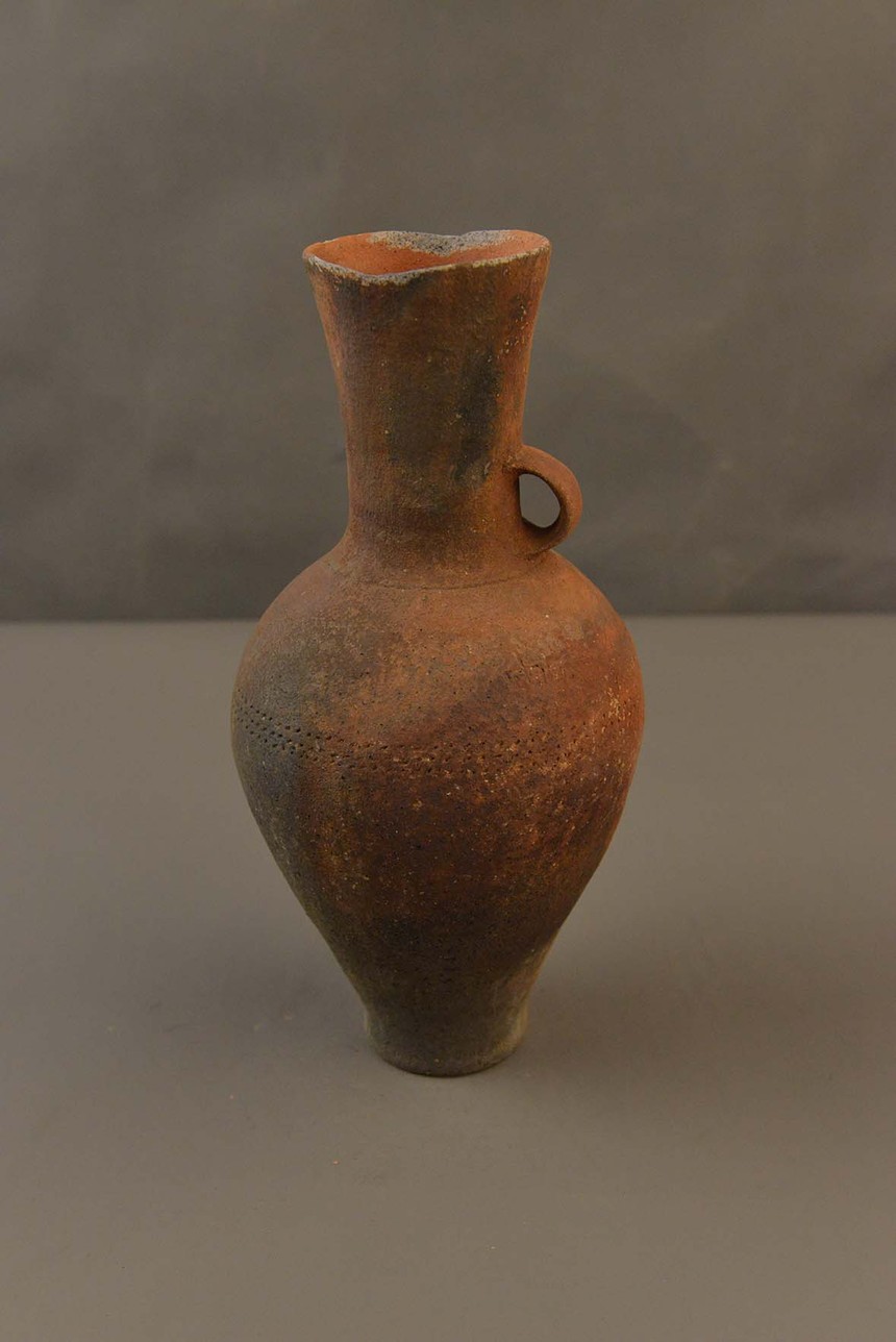 汉代喇叭颈口鼓腹单耳陶瓶(仿制品)