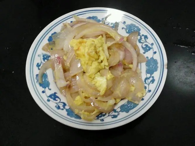 洋葱炒蛋的做法,洋葱炒蛋的家常做法大全。