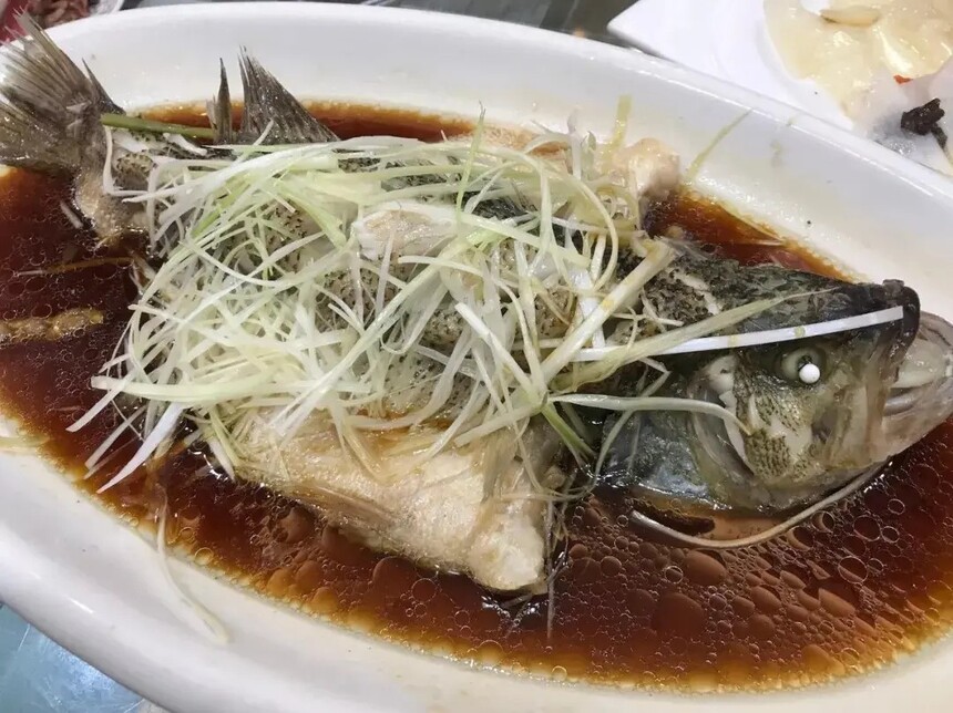 如何做清蒸鱼才好吃，如何做清蒸鱼简单家常菜做法？