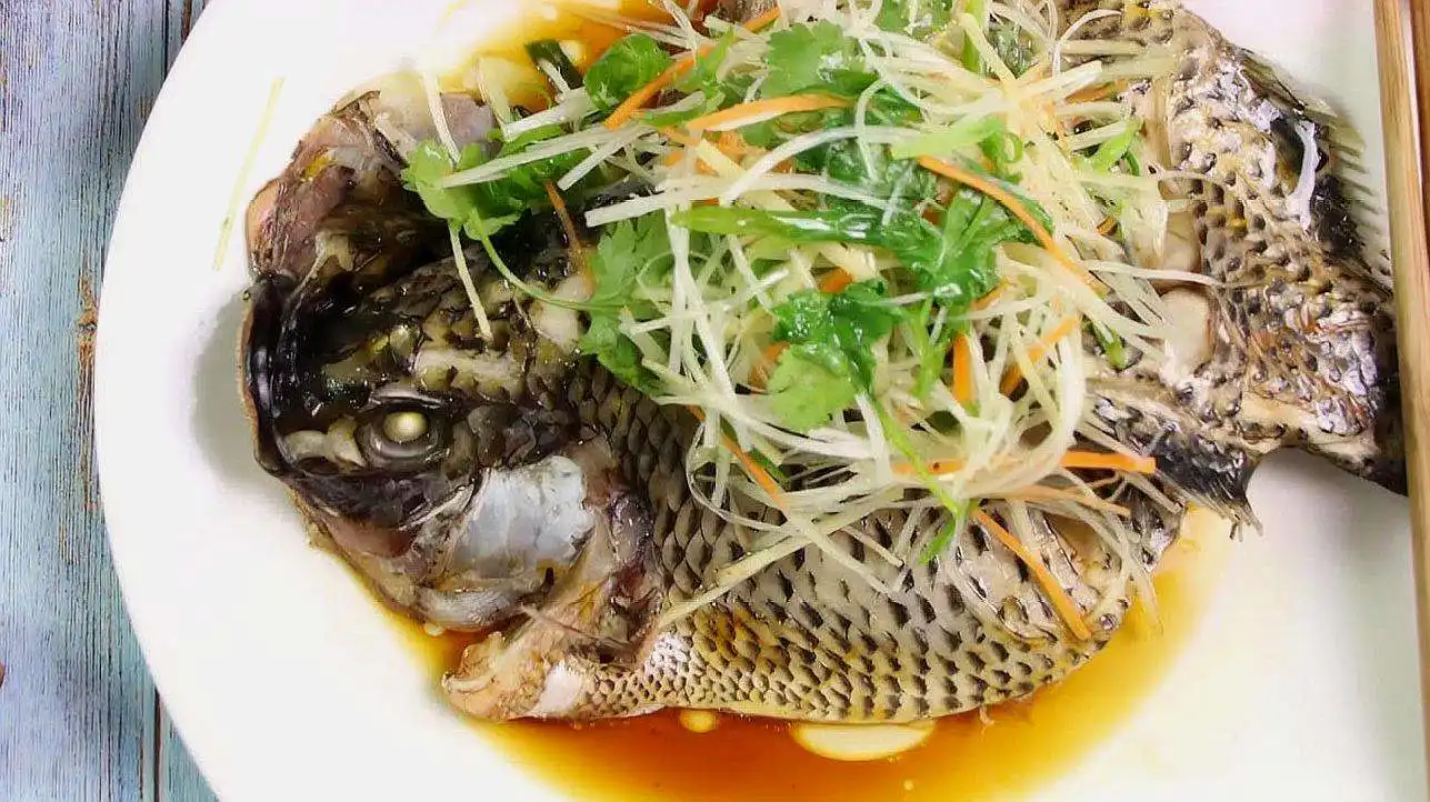 如何做清蒸鱼才好吃，如何做清蒸鱼简单家常菜做法？