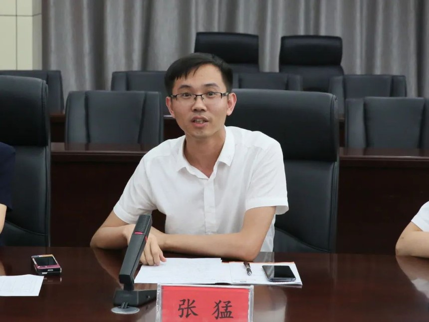 集团副总裁吴玉萍对后备人才培养作动员讲话▲集团常务副总裁丁三莲