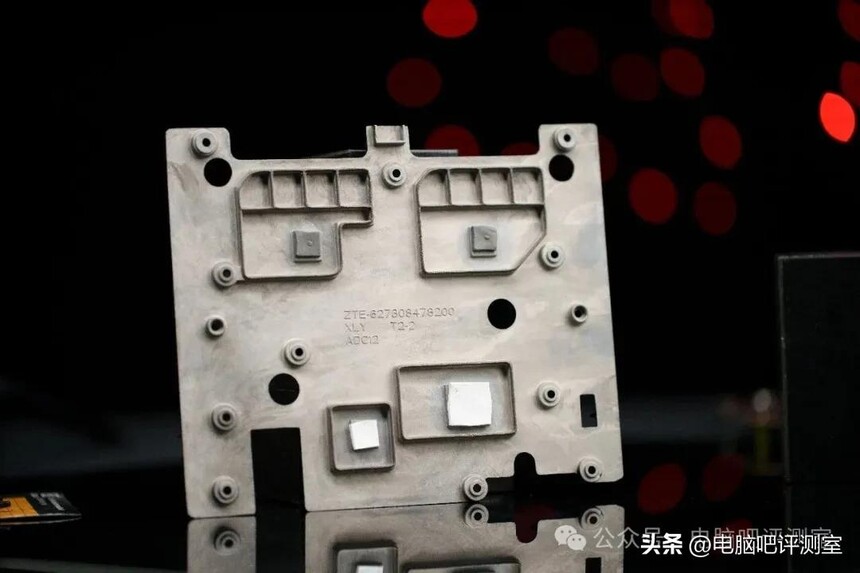 中兴ZXDU68_中兴BE7200 MAX万兆路由器_中兴问天路由器散热设计