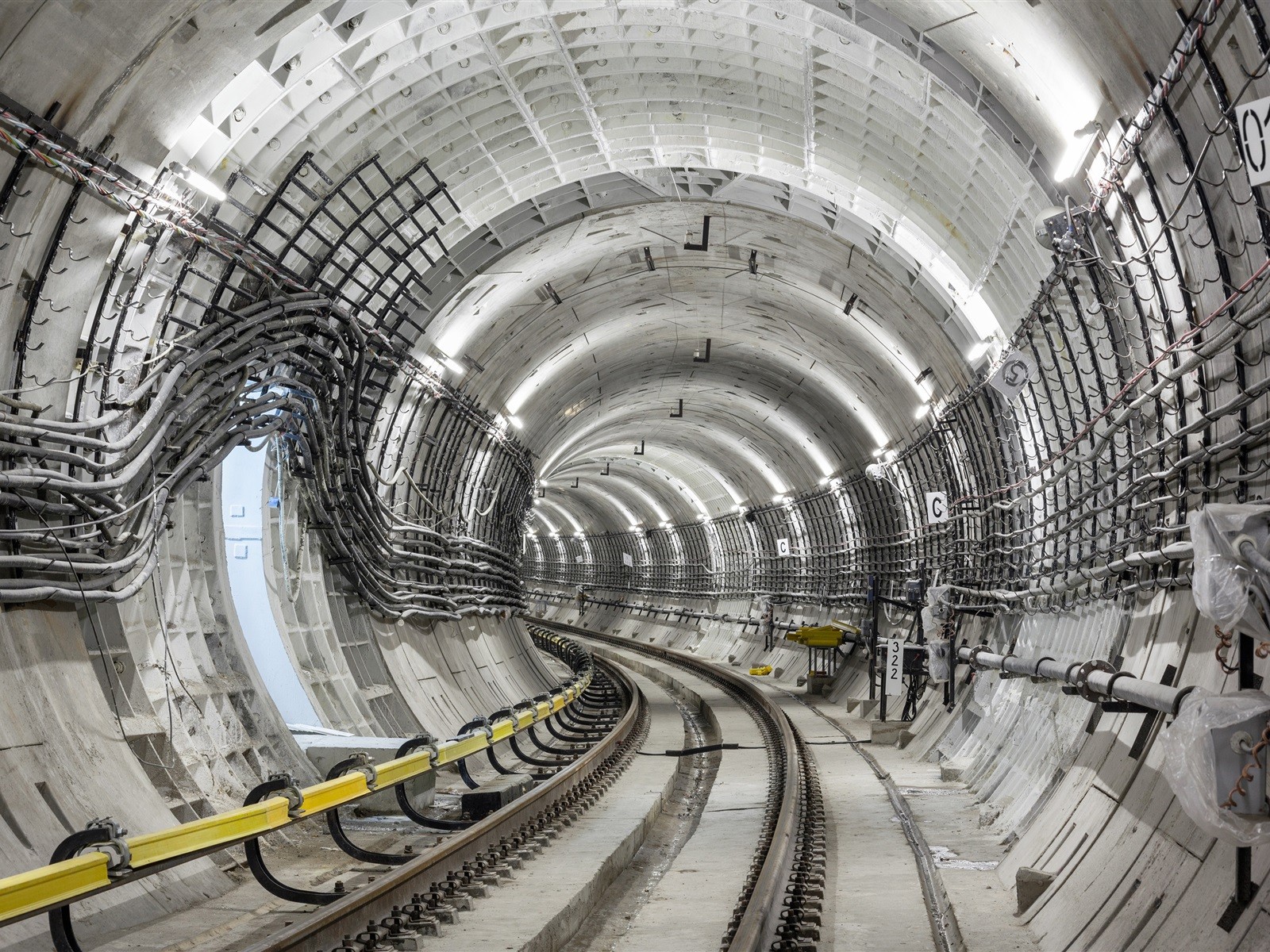 Railway-tunnel_1600x1200.jpg