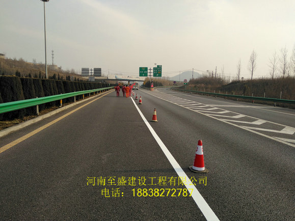 河南至盛建设路面划标线.jpg