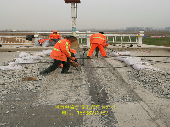 河南至盛建设伸缩缝砼凿除.jpg