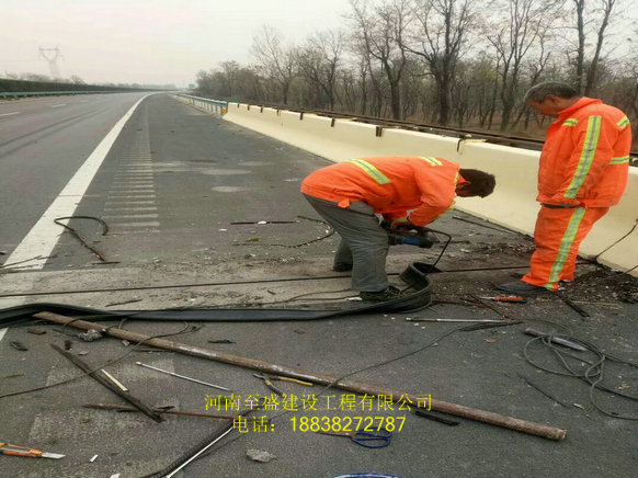 河南至盛建设更换伸缩缝胶条.jpg