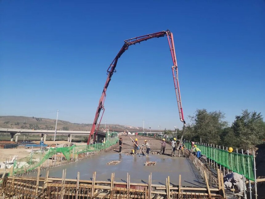 1690097350301891.jpg 大石一级公路项目现浇箱梁施工全部完成-1.jpg