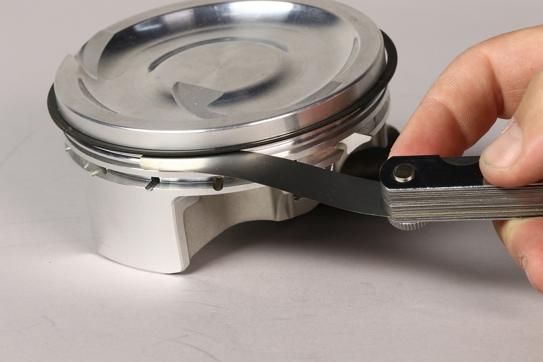 001-wiseco-ring-groove-tech-pistons.jpg