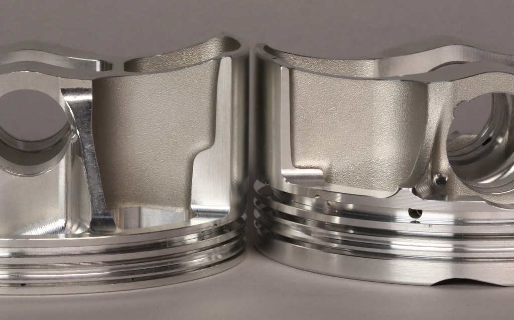002-wiseco-ring-groove-tech-pistons.jpg