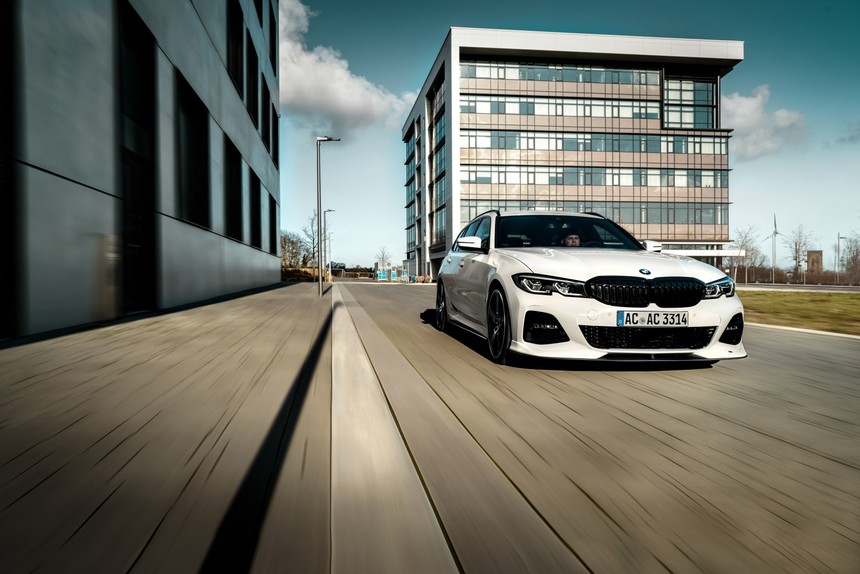 SMALL_330i_Touring_by_AC_Schnitzer_fahrend_vorne.jpg