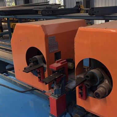 兩機頭彎曲中心