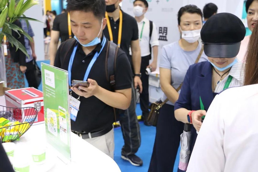 康宝莱亮相首届中国国际消费品博览会