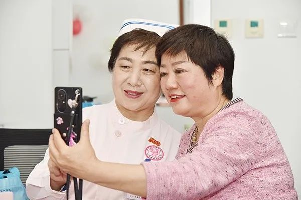 玫琳凯走进省儿童医院“扮靓最美白衣天使”