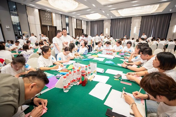 无限极：以青春之名，让年轻的旗帜飘扬