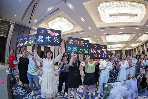 无限极：以青春之名，让年轻的旗帜飘扬