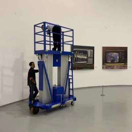 義烏市某大型展覽館訂購(gòu)的鋁合金升降機(jī)