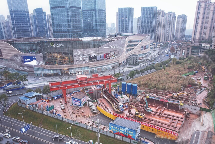 重庆轨道交通15号线一期重光站施工现场