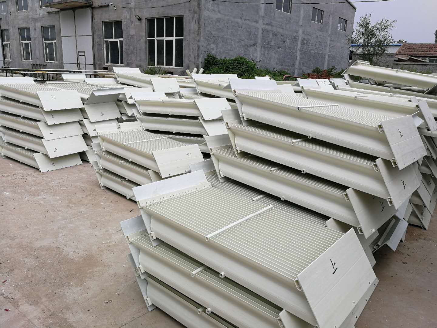 玻璃钢屋脊式除雾器