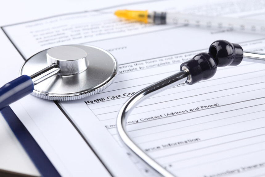 1751704371354258.jpg Foreigner health check in China.jpg