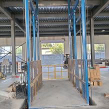 導(dǎo)軌式升降貨梯