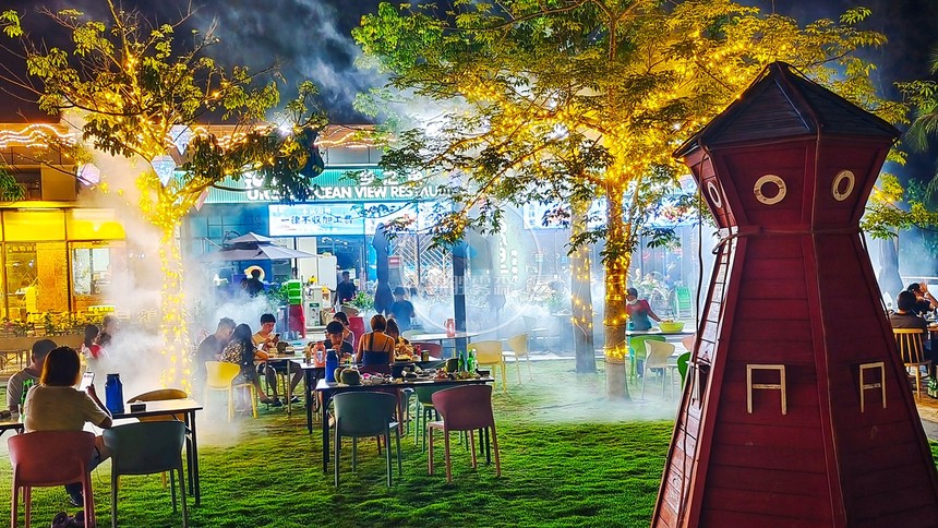 海南三亚亚龙湾中心广场锦里海景餐厅雾森降温案例（1）.jpg