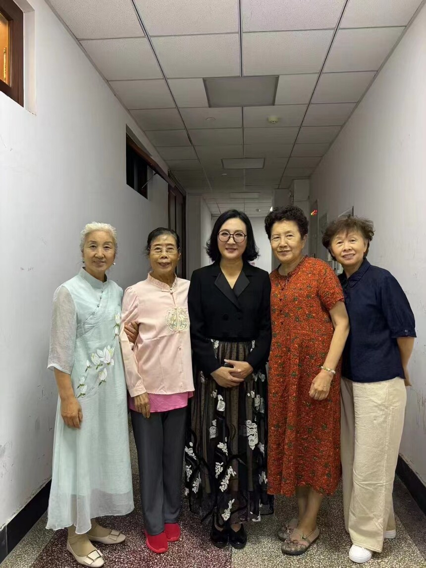 1727854282244638.jpg b2366972df0914789ed25c30ea66019.jpg