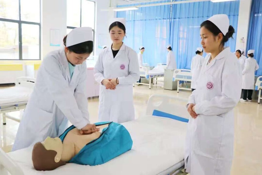 ���б�ҵ����У��ѡ�Ĵ����»���ʦѧԺ