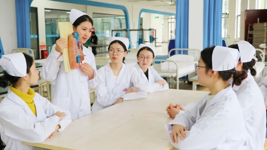 ���б�ҵ����У��ѡ�Ĵ����»���ʦѧԺ