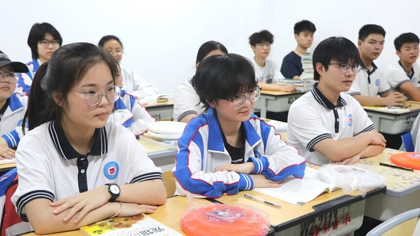 2026�ɶ������ո���ѧ��390����������