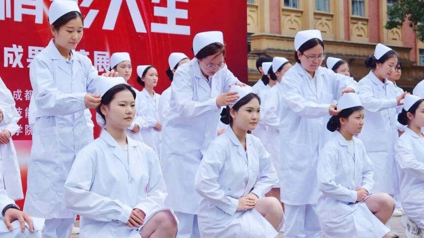 2026��ɶ�ۯ������ѧУ��������У԰�����������