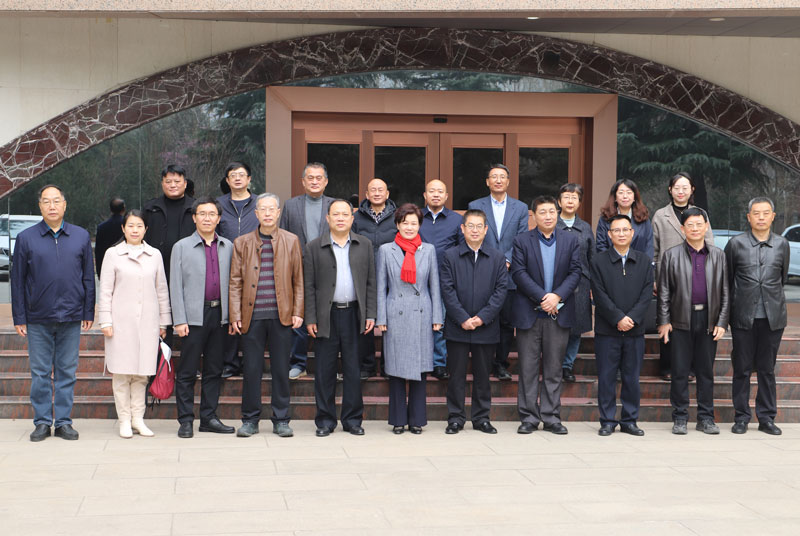 1648165080113753.jpg 与会主席团成员及理事.jpg