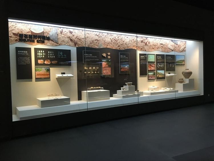 恒温恒湿展柜制作.jpg 恒温恒湿展柜制作.jpg