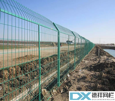 1614236561133013.jpg 护栏网2_副本.jpg