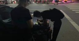 深夜车盖上写合同