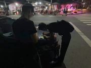 深夜车盖上写合同