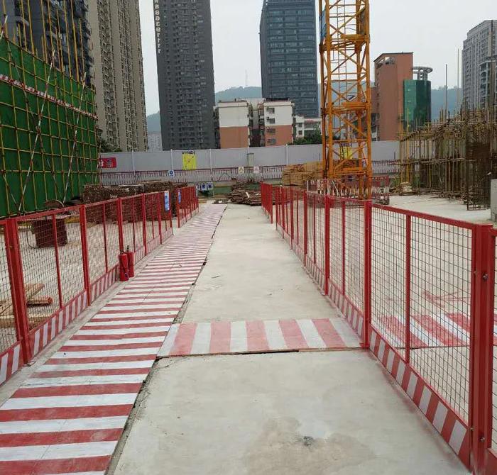1759367713153001.jpg 基坑護欄6.jpg