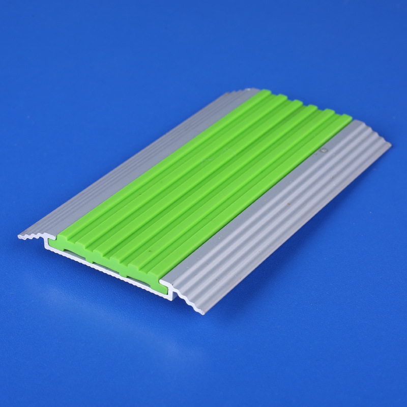 铝合金楼梯防滑条,楼梯防滑方案,楼梯防滑条厂家.jpg 铝合金楼梯防滑条,楼梯防滑方案,楼梯防滑条厂家.jpg