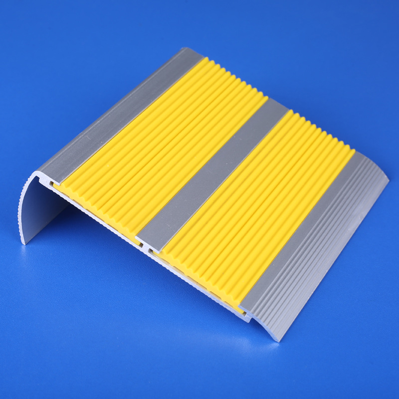 大理石樓梯防滑條,樓梯防滑條廠家,樓梯防滑條鋁合金防滑條.jpg 大理石樓梯防滑條,樓梯防滑條廠家,樓梯防滑條鋁合金防滑條.jpg