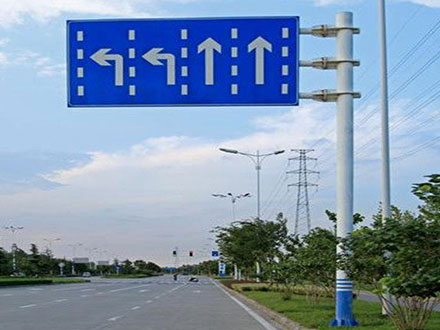 公路交通标志杆厂家-镀锌道路标志杆-指示牌限高杆龙门架-河北恒骋