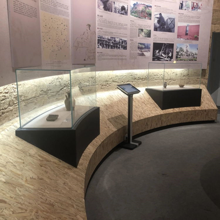 博物館展柜.jpg 博物館展柜.jpg