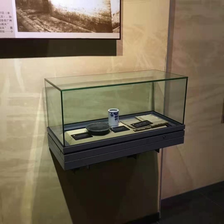 博物館展柜.jpg 博物館展柜.jpg