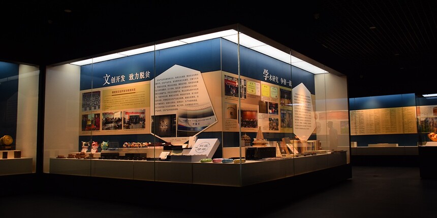 文物展示柜.jpg 文物展示柜.jpg