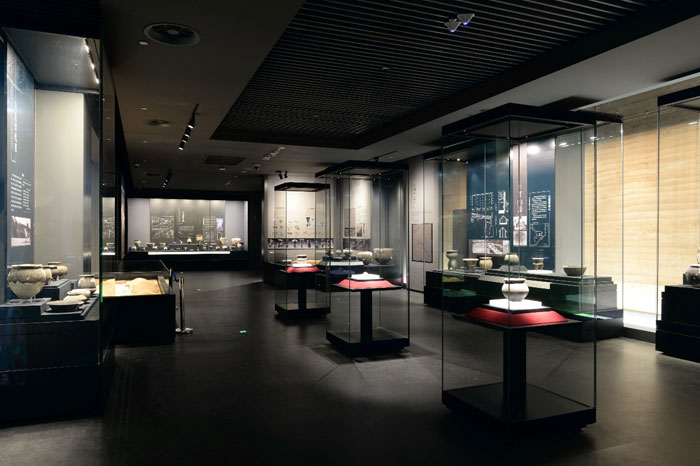 瓷器展示柜.jpg 瓷器展示柜.jpg