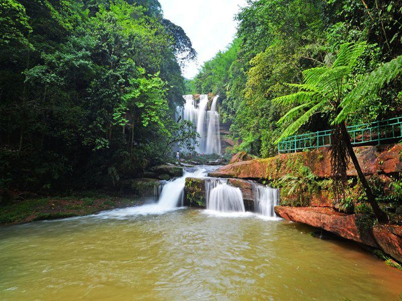 白龙潭瀑布_信阳百花会展中心